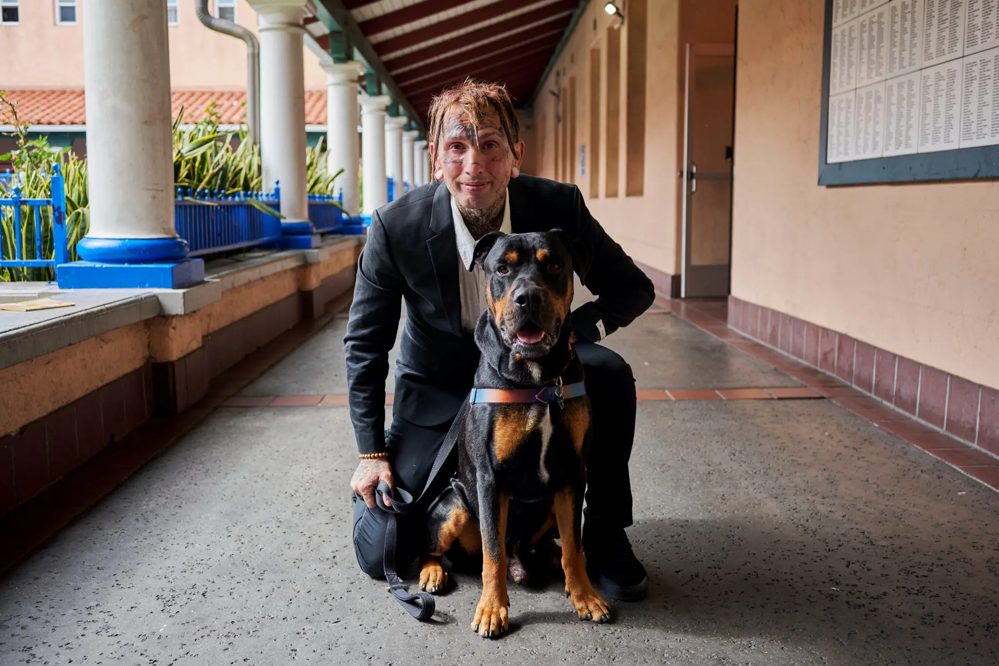 She Slept in Her Car for 3 Weeks Rather Than Leave Her Dog — The US & UK Fight for Pet-Friendly Homeless Shelters
